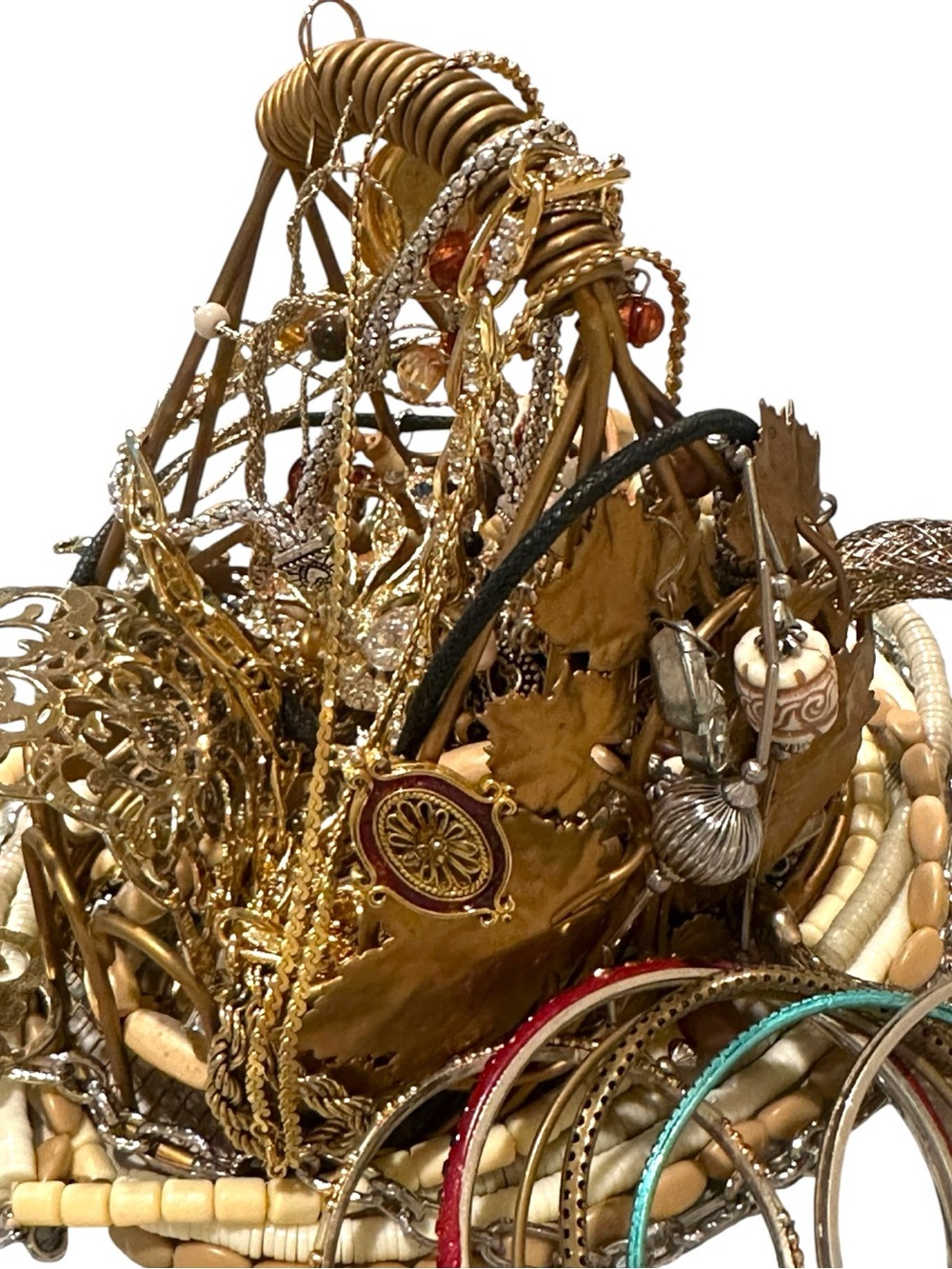 Estate to now Mixed Jewelry Lot - Gold Tone & metal and natural beads - Picture 8 of 15